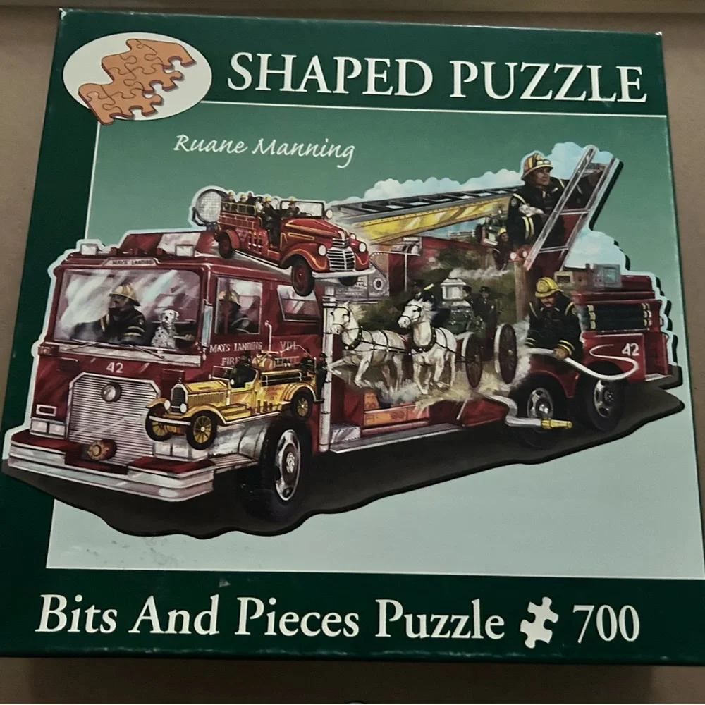 Fire Truck Shaped Puzzle - 700 Pieces